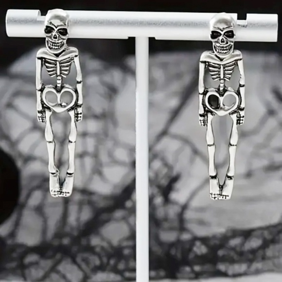 Skeleton Design Stud Earrings - Halloween Silvery , Retro Goth Style - Picture 4 of 5